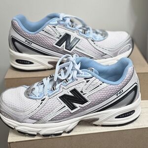 New Balance Women's Sneakers in Black, Gray, and White